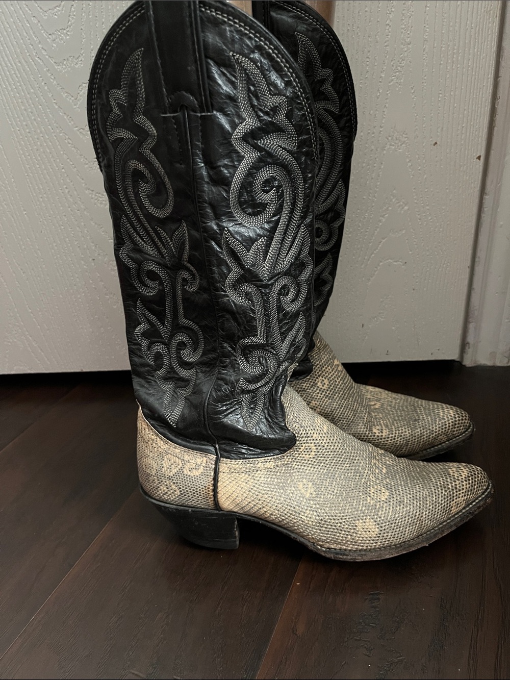 Justin Two-Tone Western Cowboy Boots - Black Shaft with Ringtail Lizard Foot
